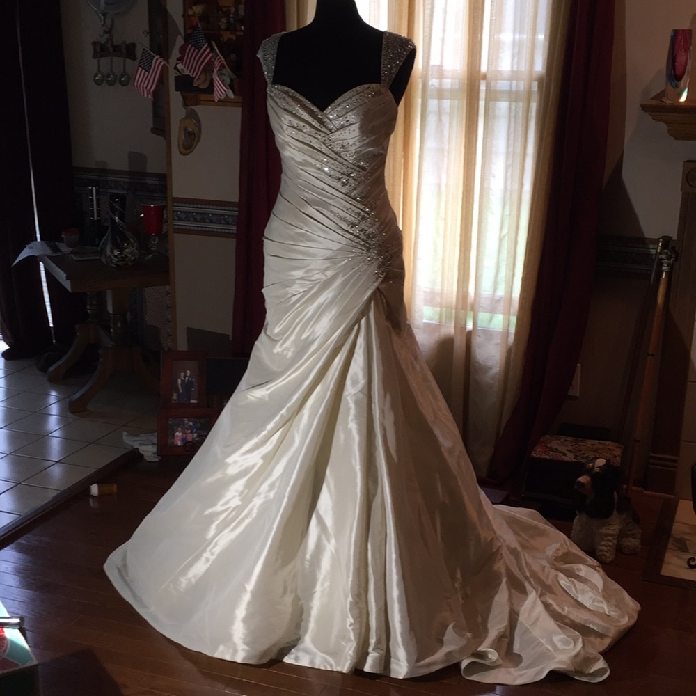 Sophia Tolli Bridal Gown Style Y11412 Size 10 LGld